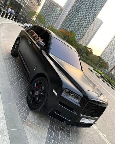 rolls royce cullinan.